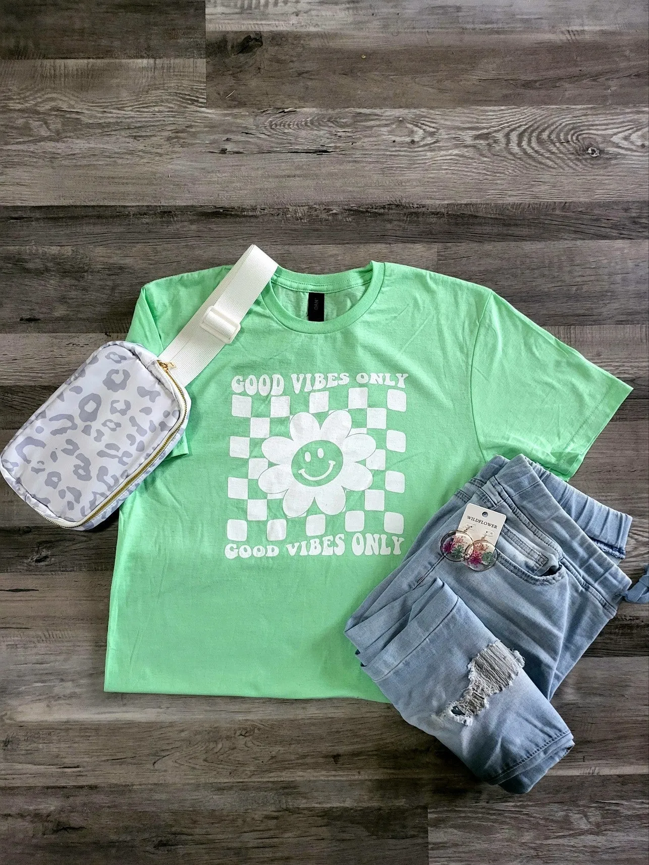 GOOD VIBES ONLY SMILEY CHECKERED SMILEY TEE